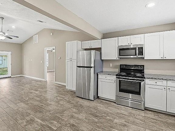3rd image of 3500 Balboa Cir