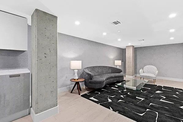 Rented by Compass | media 9