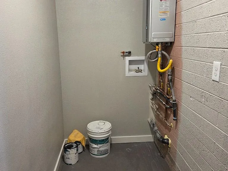 1102 W Cochise Dr #1 — Photo 8