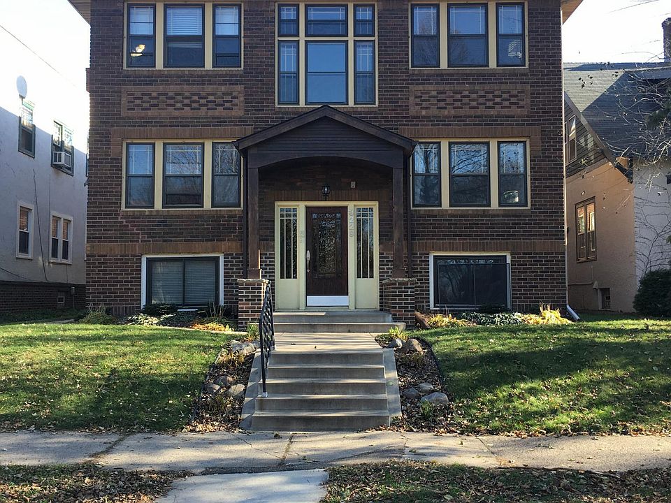 6 unit building in heart of Lyn/Lake