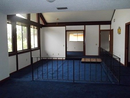 2nd image of 804 S Lakeshore Blvd