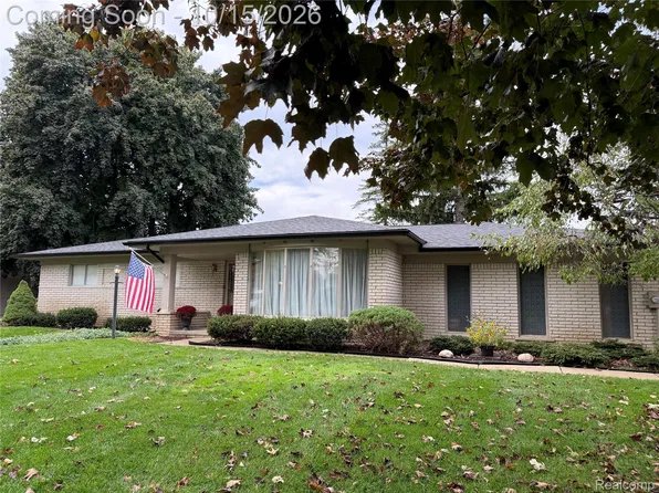 6701 Yarborough Dr, Shelby Township, MI 48316