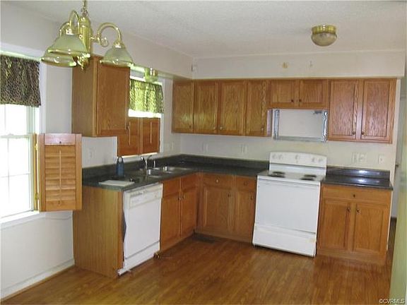 5th image of 6713 Fox Downs Dr
