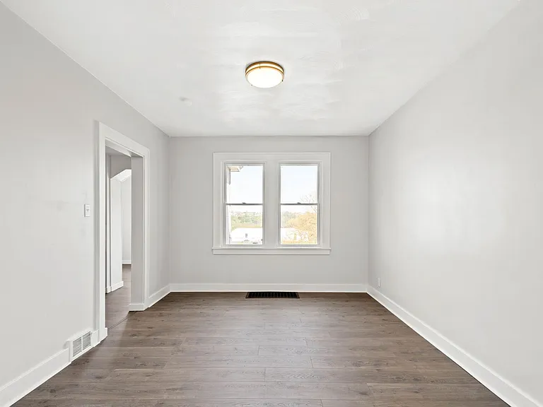 813 E 10th Ave — Photo 12