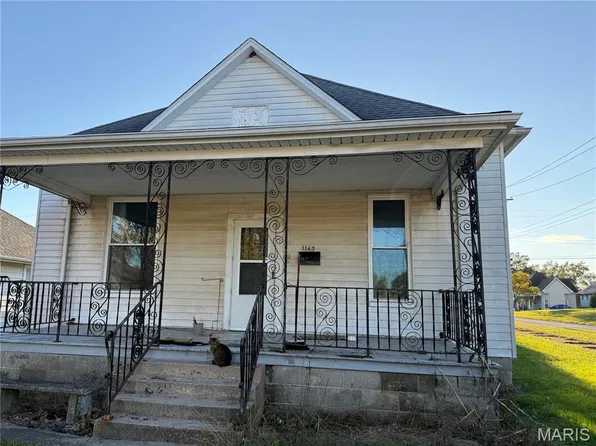 1163 1st St, Eldorado, IL 62930
