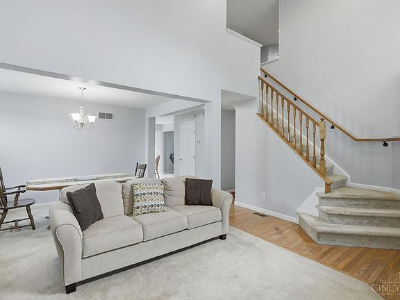 5th image of 923 Pond Ct