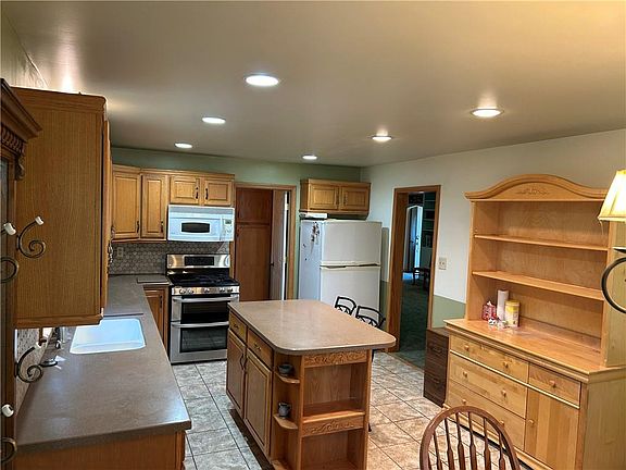 3rd image of 6301 W 66th St