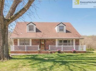 11855 NW Crooked Rd, Parkville, MO 64152