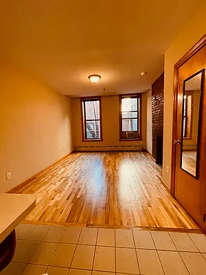 Rented by Peter Meskouris LREB | media 20