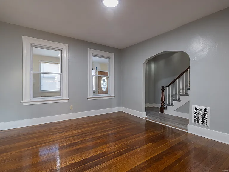 216 Howard Ave — Photo 5
