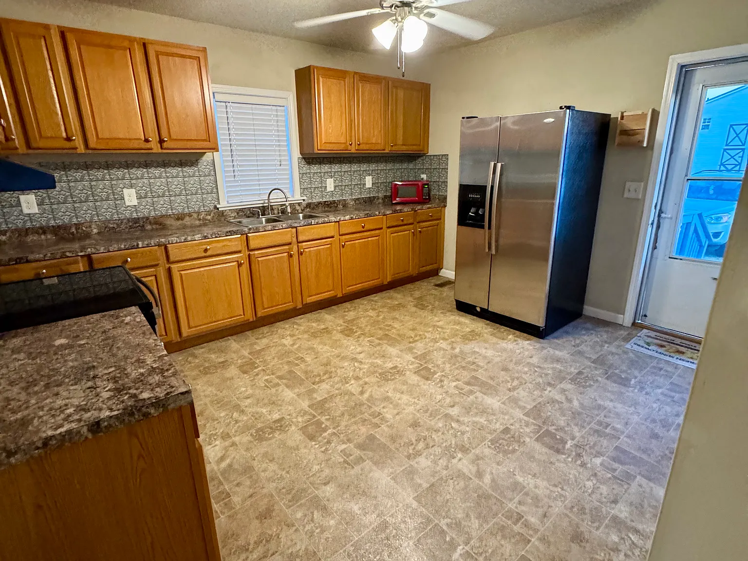 2 bed, 988 sqft, $1,100 — Photo 3
