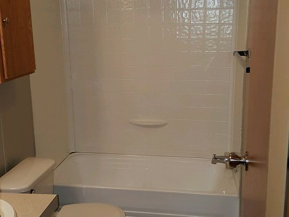 4th image of 335 Greenview Cir