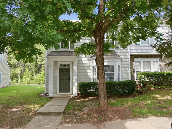 208 Walnut Woods Dr, Morrisville, NC 27560