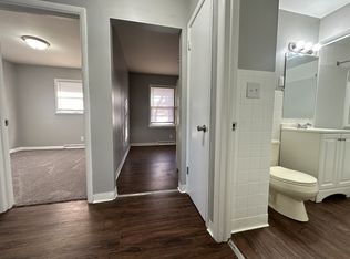 1528 14th St APT 4, Rockford, IL 61104