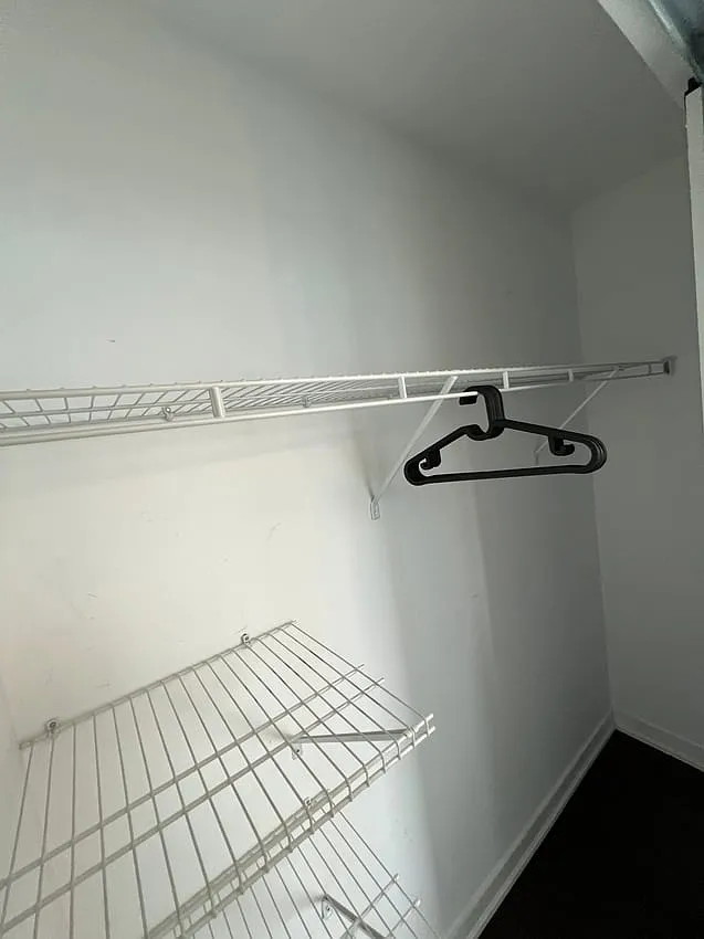 Deluxe Room - York St & Bremner Blvd — Photo 4