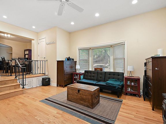3rd image of 9401 S Central Park Ave