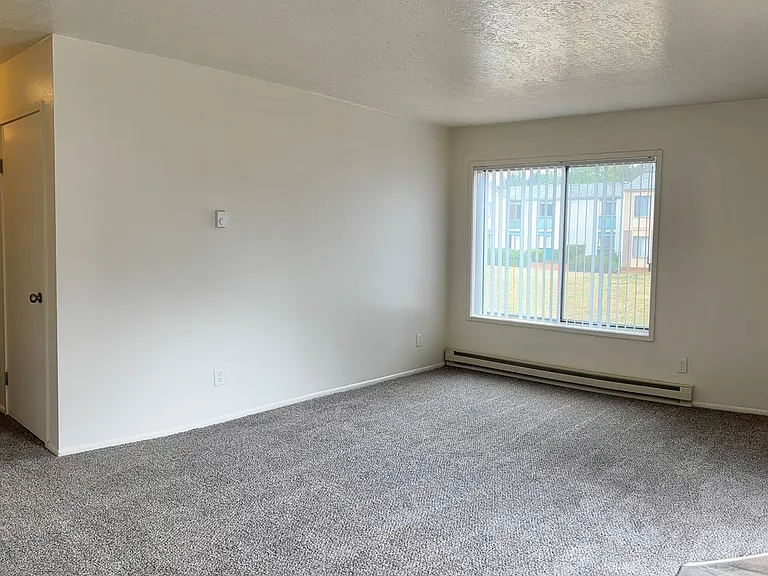 Sunnyside Village Apartments — Photo 61