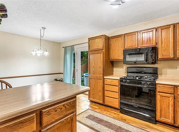 3rd image of 4106 Wenzel Ln