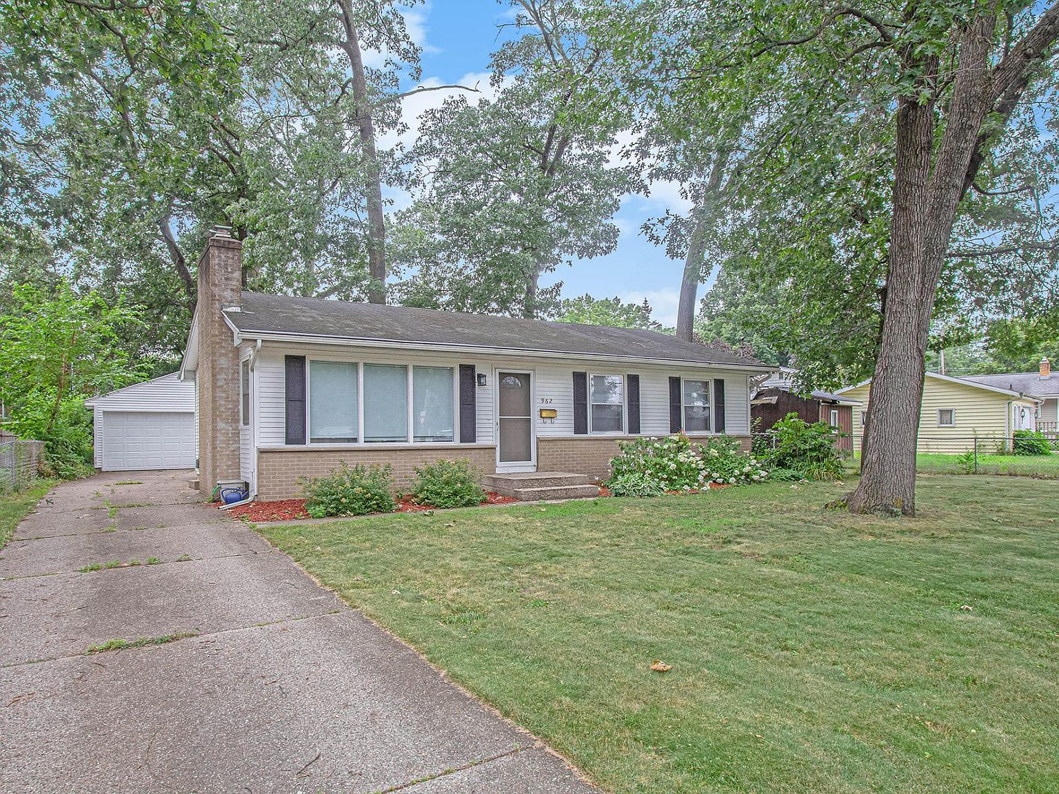 962 42nd St SW, Wyoming, MI 49509 Zillow