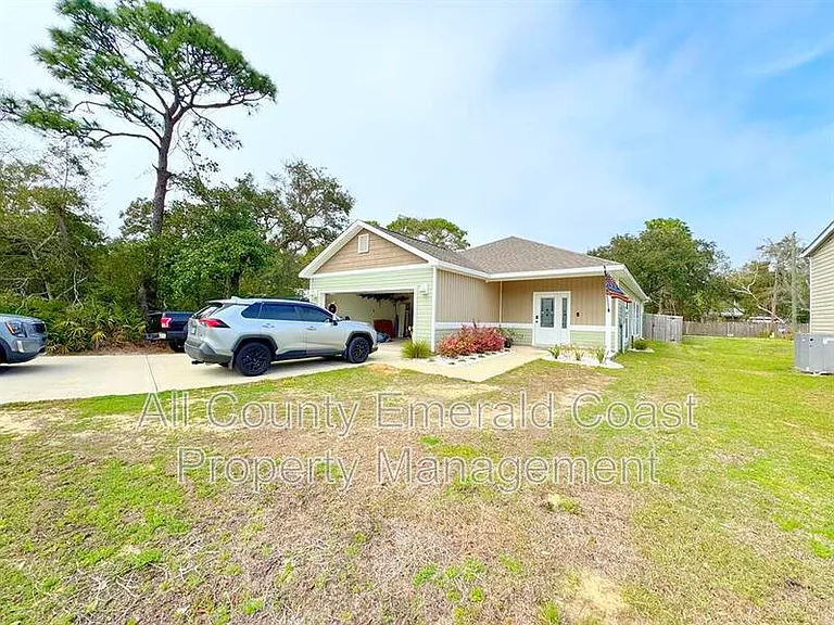 282 Magnolia St — Photo 3