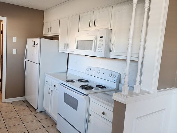 Kitchen - New stove and microwave