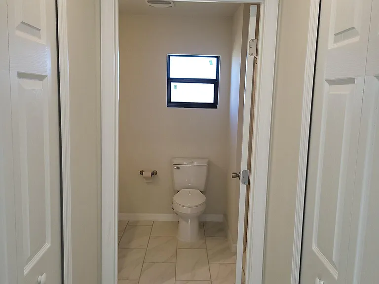 1001 NE 7th Ave — Photo 6