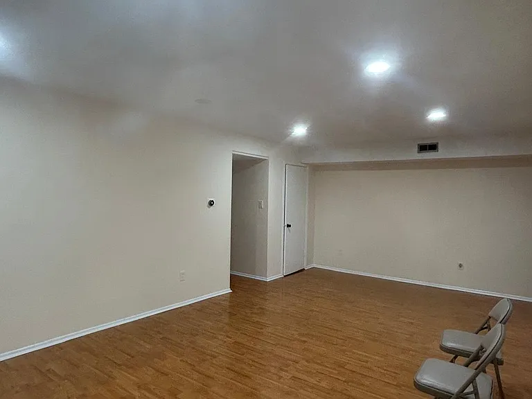 210 Edison Glen Ter — Photo 9