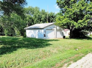 213 S Pine St, Colony, KS 66015