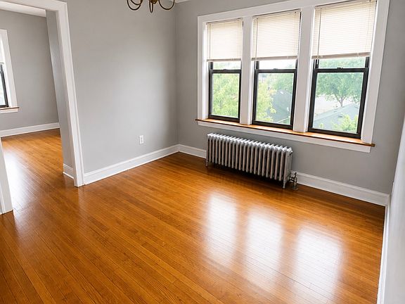 2nd image of 1843 W 76th St #2