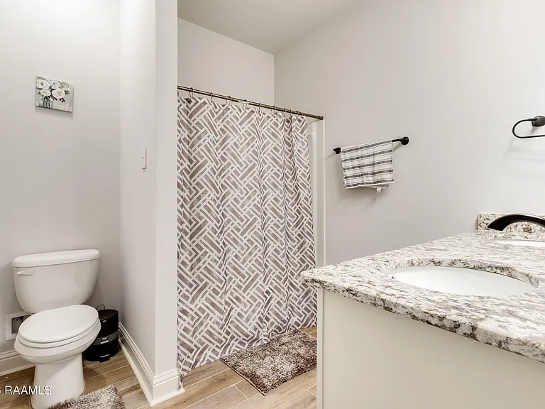 107 Interpreter St — Photo 19