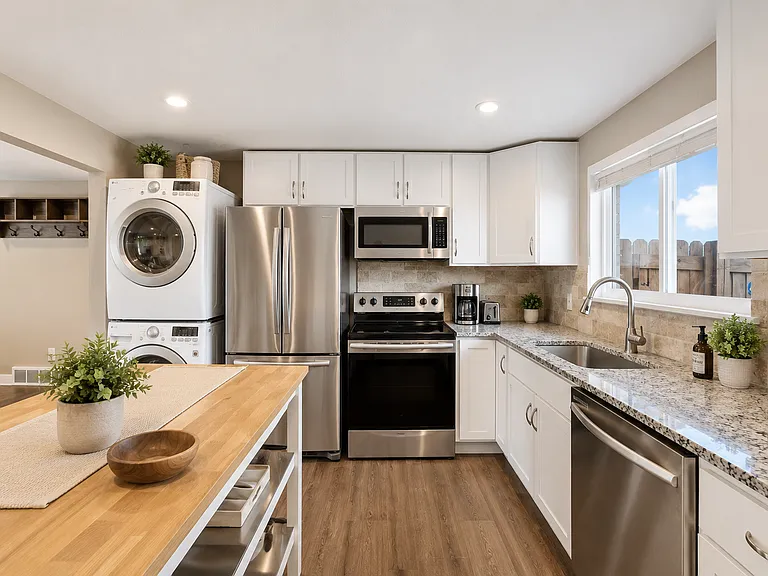 232 S Lowell Blvd — Photo 2