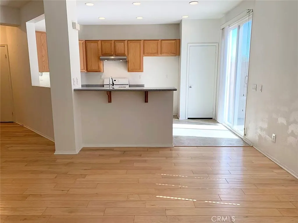 4 bed, 2.5 bath, 1859 sqft, $3,300 — Photo 3