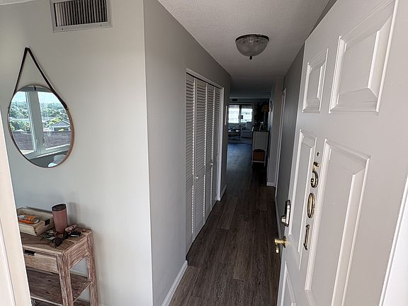 2nd image of 500 The Esplanade N APT 501