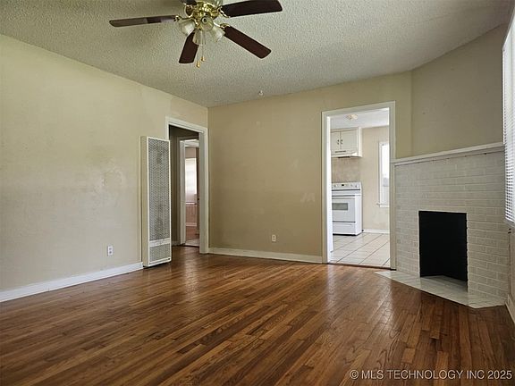 4th image of 514 15th Ave NW #514