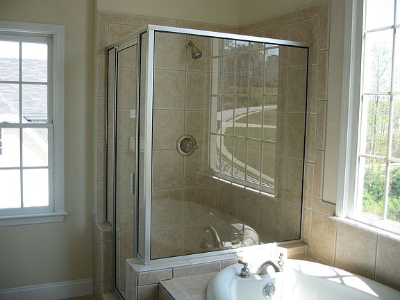 Great M. Bath w/Whirlpool