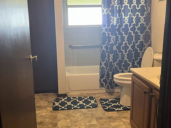5th image of 20220 NE 50th St