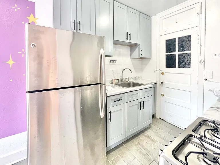2081 W Lunt Ave #K3 — Photo 5