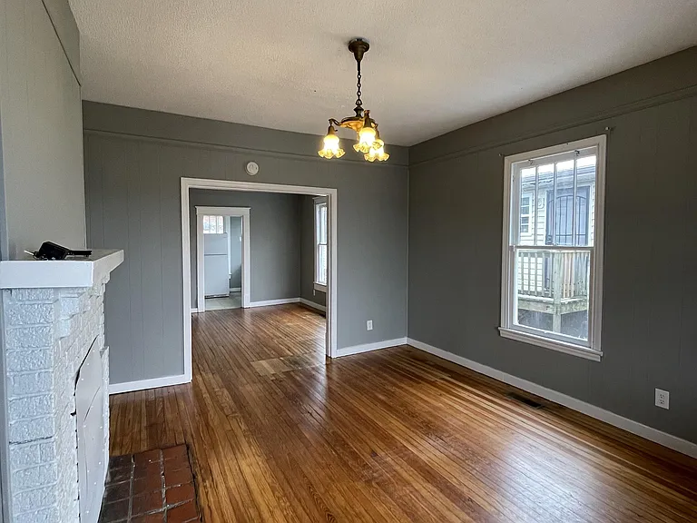 1818 Dodds Ave — Photo 2