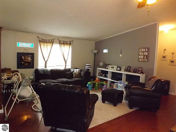 3rd image of 311 Snow Hill Dr