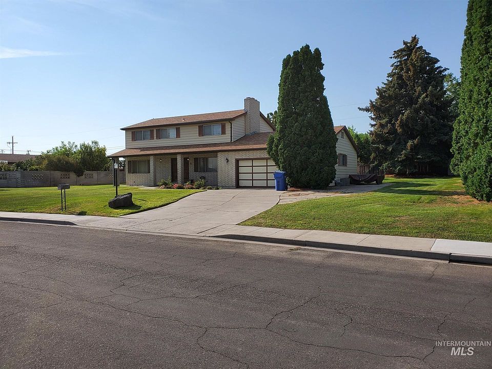 2nd image of 816 Green Acres Dr