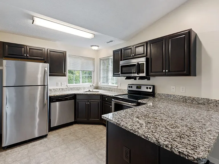 Auburn Creek Apartment Homes — Photo 3