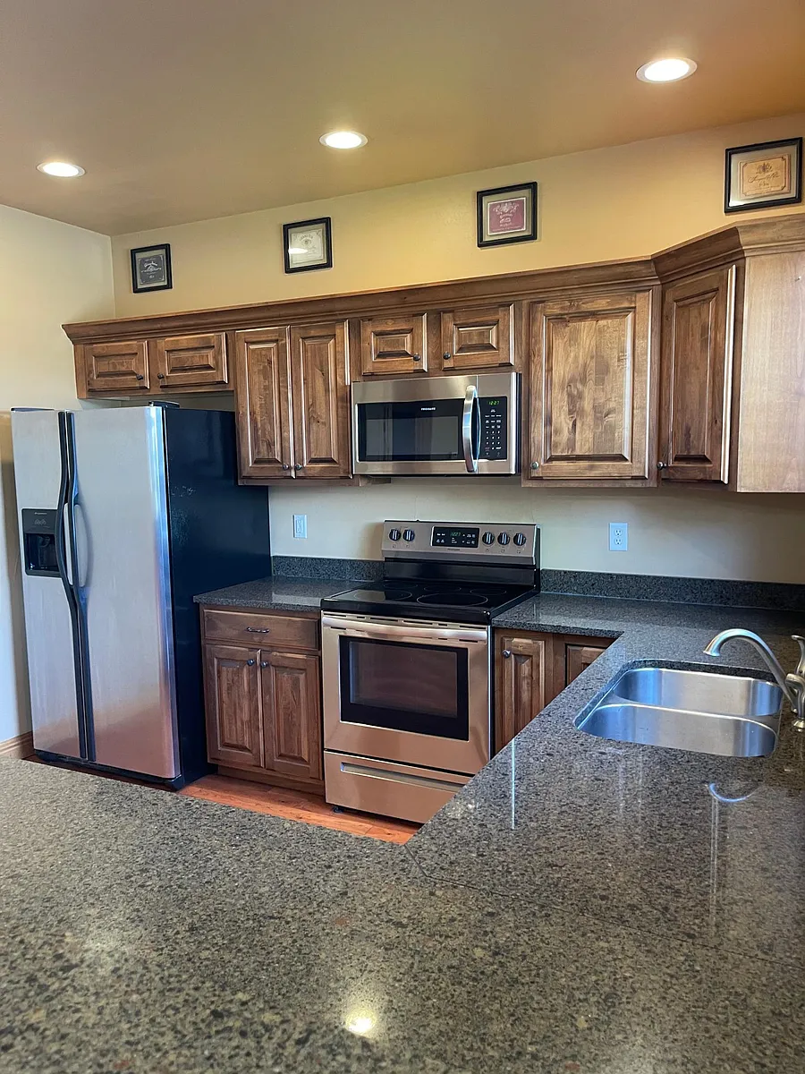 Building Photo - 905 Saxon Way #D
