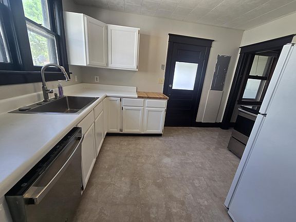 4th image of 119 W Parrish St