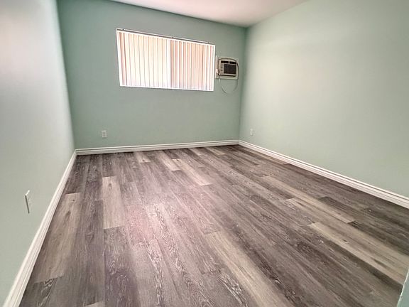 5th image of 10940 Hesby St #11