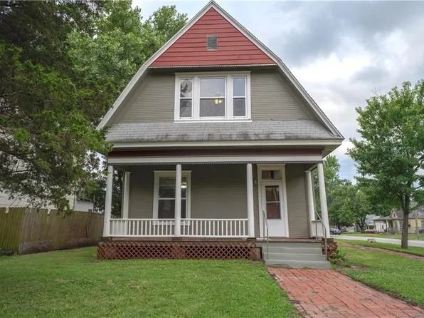615 W 6th St, Coffeyville, KS 67337
