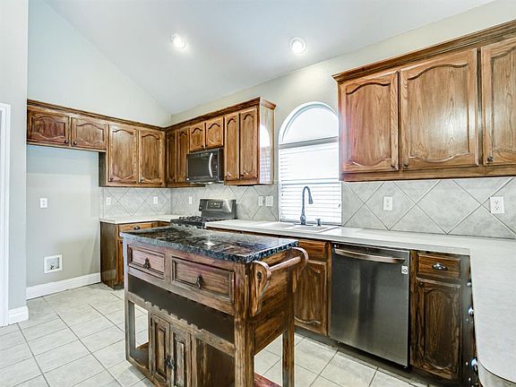 5th image of 3736 Summersville Ln
