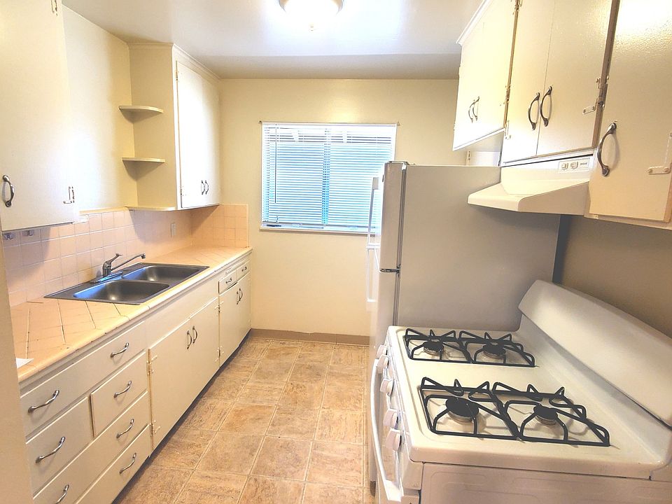 1st image of 962 Lupin Dr APT 5