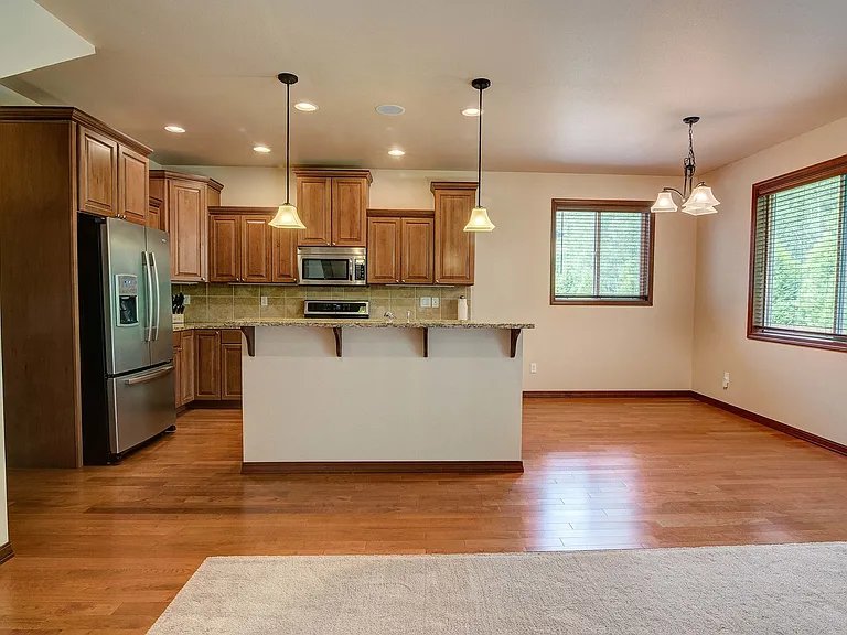 5565 Old Settler Dr — Photo 2