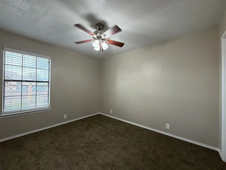 206 S Nolan River Rd #12 — Photo 12