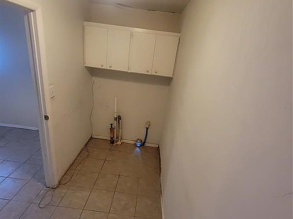 4th image of 5318 NW Oak Ave